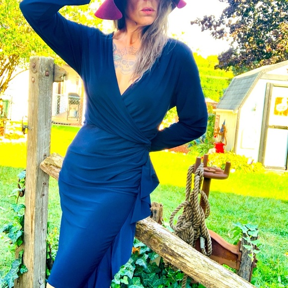 Chaps Dresses & Skirts - Navy blue poly stretch draped & gathered detail pencil body con dress Chaps